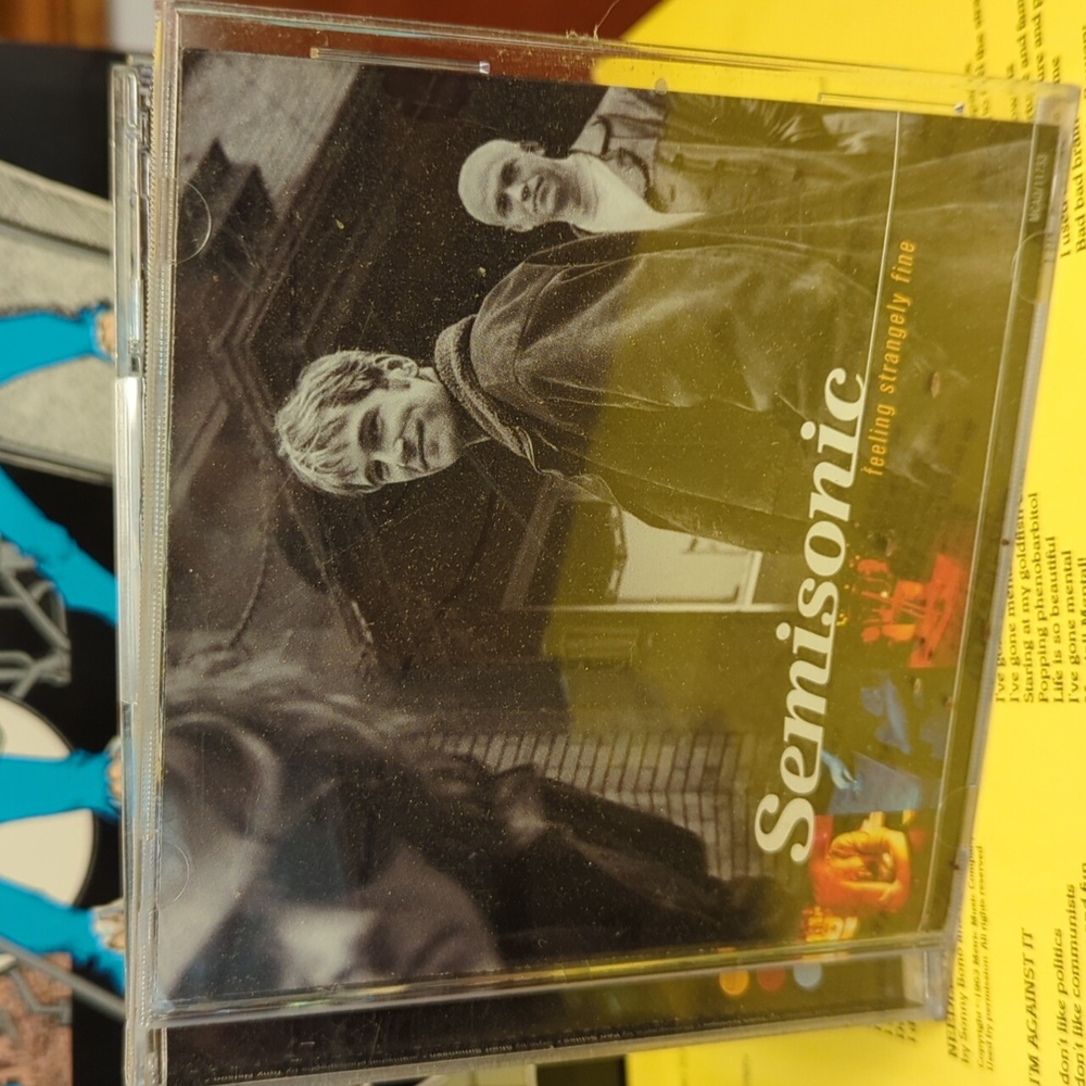 3/$21 🎸 Senisonic - Feeling Strangely Fine cd